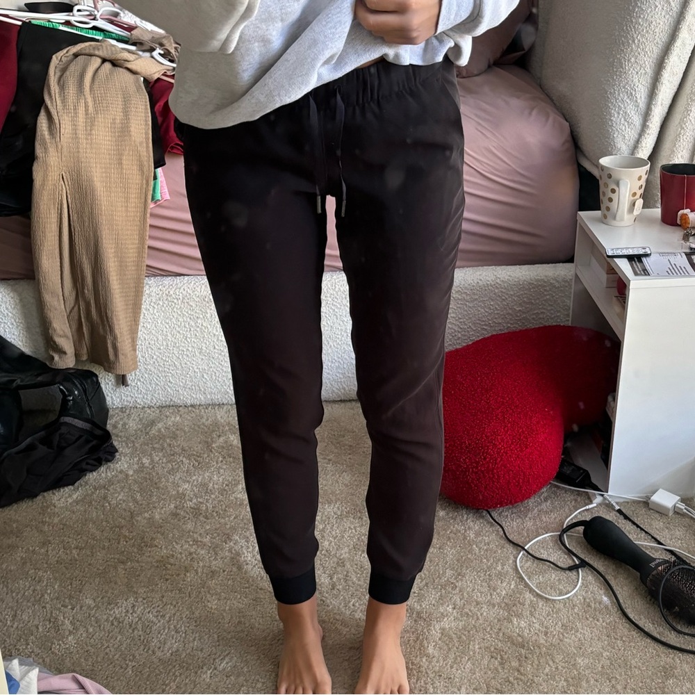 Lululemon joggers, size 6, worn 2-3 times
